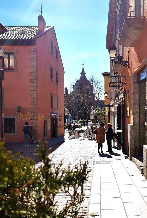 Apartamento En Centro Historico De San Lorenzo De El Escorial Eksteriør billede